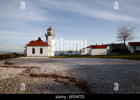 WA14019-00...WASHINGTON - Alki Point Lighthouse on the Puget Sound in West Seattle. Stock Photo