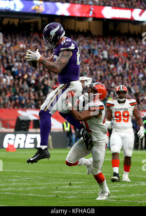 Minnesota Vikings' Kyle Rudolph catches the ball for a touchdown during the  International Series NFL match at Twickenham, London Stock Photo - Alamy