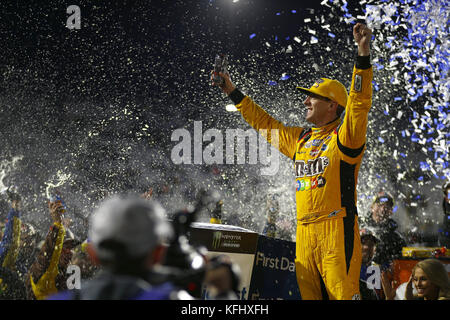 Martinsville, Virginia, USA. 29th Oct, 2017. Kyle Busch (18) wins the First Data 500 at Martinsville Speedway in Martinsville, Virginia. Credit: Chris Owens Asp Inc/ASP/ZUMA Wire/Alamy Live News Stock Photo