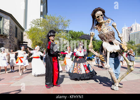 San Antonio, Texas, USA. 29th Oct, 2017. Costumed dancers perform at a San Antonio Texas Day of the Dead, Dia de los Muertos, Celebration. The Day of the Dead is a traditional Mexican holiday celebrated with altars and offerings in Mexico and elsewhere to honor family, friends, and others who have died. Credit: Michael Silver/Alamy Live News Stock Photo
