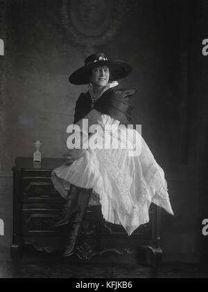 Portrait of Yvonne de Bray (1889-1954), French actress.  c.1912    Photo Taponier credit:Photo12/Coll. Taponier Stock Photo