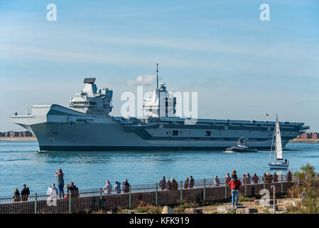 Successful first departure from Portsmouth, UK by Britain's largest warship, HMS Queen Elizabeth on 30/10/17. Stock Photo