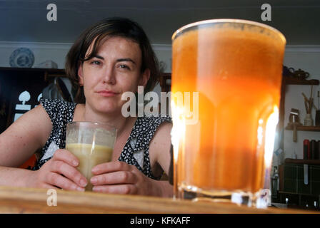 Laura Donnelly trying various juice drinks at the Middle Piccadilly Spa Retreat & Wellness Centre, Sherborne, Dorset, UK Stock Photo