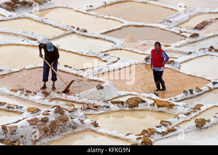 Workers in the salt mines of Maras, Sacred Valley of the Incas, Province of Cusco, Peru Stock Photo