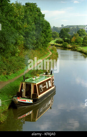 UK, England, Cheshire, Kerridge narrowboat on the Macclesfield Canal Stock Photo