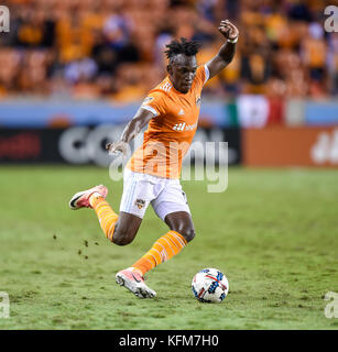 Houston, Texas, USA. 30th Oct, 2017. Houston Dynamo forward Alberth Elis (17) looks for a pass during the second half of the Major League Soccer Cup playoff match between The Portland Timbers and The Houston Dynamo at BBVA Compass Stadium in Houston, TX. Chris Brown/CSM/Alamy Live News Stock Photo