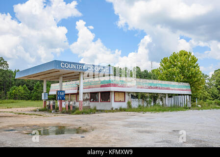 Abandoned gas station and cafe restaurant on a rural country road in Alabama, USA. Stock Photo