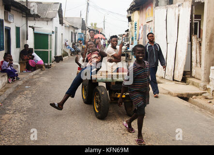 Children on street in Accra Ghana Stock Photo - Alamy