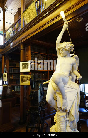 A statue with a light bulb in Thomas Edison's library.Thomas Edison National Historical Park.West Orange.New Jersey.USA Stock Photo