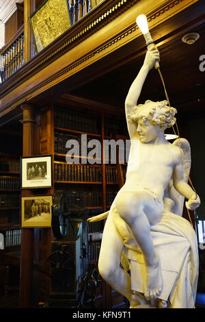 A statue with a light bulb in Thomas Edison's library.Thomas Edison National Historical Park.West Orange.New Jersey.USA Stock Photo