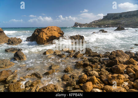 steiniger Strand der San Blas Bay im Nordosten der Insel Gozo, Malta | rocky beach of San Blas Bay, north eastern Gozo, Malta Stock Photo
