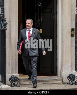 London, UK. 31st Oct, 2017. Dr Liam Fox, Internatioanl Trade Secretary, leaves 10 Downing Street following a cabinet meeting. Credit: Ian Davidson/Alamy Live News Stock Photo