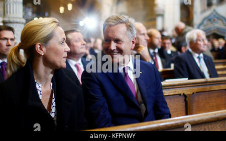 Wittenberg, Germany. 31st Oct, 2017. Former German president Christian Wulff (CDU) and his wife Bettina attend a church service marking the 500th anniversary of the beginning of the Reformation, at the Schlosskirche (Castle Church) in Wittenberg, Germany, 31 October 2017. Credit: dpa picture alliance/Alamy Live News Stock Photo
