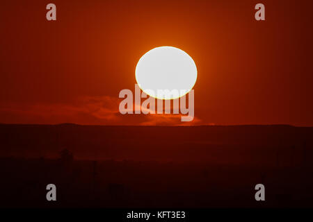 Sun and sunspots seen at sunset over the city of Hermosillo Sonora, one of the hottest in Mexico.  Photo:Luis Gutierrez/NortePhoto.com Stock Photo