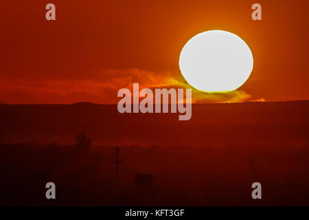 Sun and sunspots seen at sunset over the city of Hermosillo Sonora, one of the hottest in Mexico.  Photo:Luis Gutierrez/NortePhoto.com Stock Photo