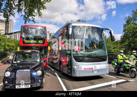 Traffic waiting at lights, Hyde Park Corner, City of Westminster, Greater London, England, United Kingdom Stock Photo