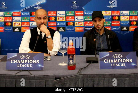 Naples, Italy. 31st Oct, 2017. This evening at the Vesuvius hotel in Naples there was the press conference of Manchester City coach, Josep Guardiola and player David Silva who responded to journalists' doubts over the league's Champions League tomorrow against Napoli. In Foto Guardiola - Silva Credit: Fabio Sasso/Pacific Press/Alamy Live News Stock Photo