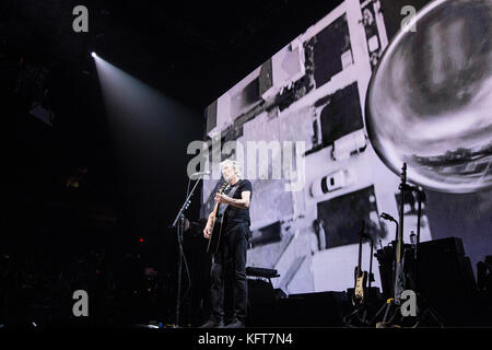 VANCOUVER, CANADA. 28th Oct, 2017. English musician Roger Waters of Pink Floyd performing his US + Them tour at Rogers Arena in VANCOUVER, BC, CANADA Stock Photo