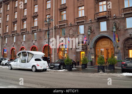 SAINT PETERSBURG, RUSSIA - 12 JANUARY 2017: Wedding limo - coach near the hotel Astoria Stock Photo