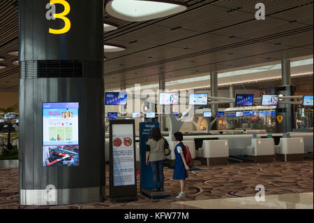 31.10.2017, Singapore, Republic of Singapore, Asia - A view of the landside departure level of the new Terminal 4 at Singapore's Changi Airport. Stock Photo