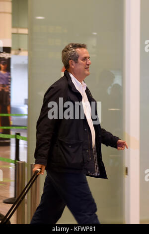 Barcelona, Spain. 31st Oct, 2017. The former Catalan interior minister Joaquim Forn arrives from Brussels in Barcelona, Spain, 31 October 2017. Credit: Andrej Sokolow/dpa/Alamy Live News Stock Photo