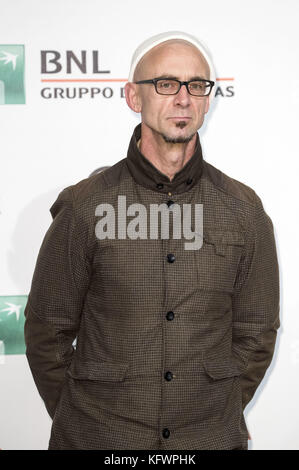 Rome, Italy. 31st Oct, 2017. Chuck Palahniuk attends a photocall during the 12th Rome Film Fest at Auditorium Parco Della Musica on October 31, 2017 in Rome, Italy. | usage worldwide Credit: dpa/Alamy Live News Stock Photo