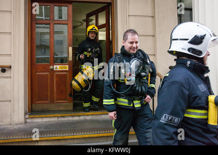 London, UK. 1st Nov, 2017. London Fire Brigade fire fighters exit Charing Cross police station after answering an emergency call regarding smoke inside the building. Credit: Mark Kerrison/Alamy Live News Stock Photo