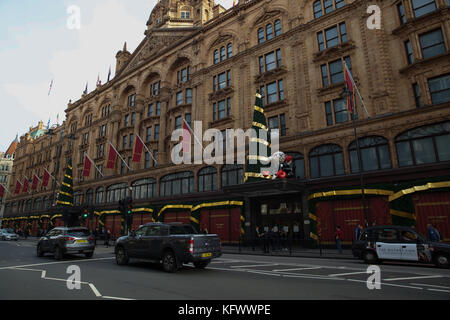 Knightsbridge, UK. 1st Nov, 2017. Harrods famous Christmas window displays are under wraps. The curtains are closed tightly as the store prepares to unveil its partnership with Dolce & Gabbana by creating a festive Italian Market in store from the 2nd November 2017 Credit: Keith Larby/Alamy Live News Stock Photo