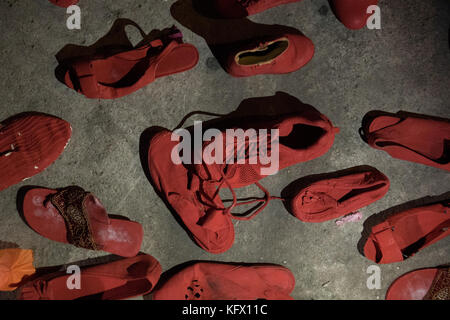 Madrid, Spain. 1st Nov, 2017. Installation made with red shoes representing all the women murdered in Mexico, specially in Ciudad Juarez. Credit: Valentin Sama-Rojo/Alamy Live News Stock Photo