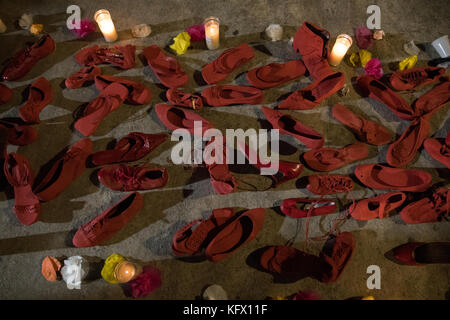 Madrid, Spain. 1st Nov, 2017. Installation made with red shoes representing all the women murdered in Mexico, specially in Ciudad Juarez. Credit: Valentin Sama-Rojo/Alamy Live News Stock Photo