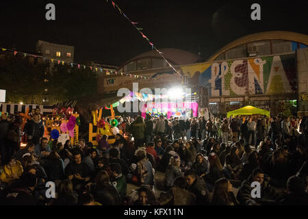 Madrid, Spain. 1st Nov, 2017. Thounsands of people visited the Campo de la Cebada during the Day of the Dead celebration. Credit: Valentin Sama-Rojo/Alamy Live News Stock Photo