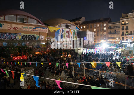 Madrid, Spain. 1st Nov, 2017. Thounsands of people visited the Campo de la Cebada during the Day of the Dead celebration. Credit: Valentin Sama-Rojo/Alamy Live News Stock Photo