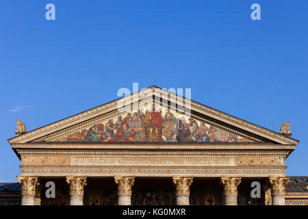 Budapest Hall of Art or Palace of Art (Műcsarnok Kunsthalle) pediment and tympanum with mosaic, contemporary art museum, Neoclassical architecturul de Stock Photo