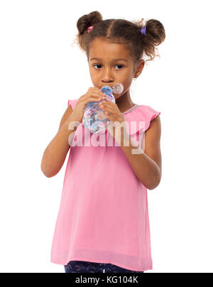 Cute school little girl drinks water from reusable pink bottle outdoor.  Child in hat enjoys fresh cold water on green summer street. Body  rehydration Stock Photo - Alamy