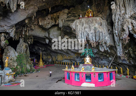 Buddha statues, stupa and pagoda in the Saddan Cave / Saddar cave / Sadan Cave near Hpa-an, Kayin State / Karen State, Myanmar / Burma Stock Photo