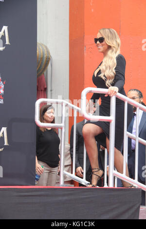 Los Angeles, USA. 01st Nov, 2017. Mariah Carey 01/11/2017 Mariah Carey Hand and Footprint Ceremony held at the TCL Chinese Theater in Los Angeles, CA Credit: Cronos/Alamy Live News Stock Photo