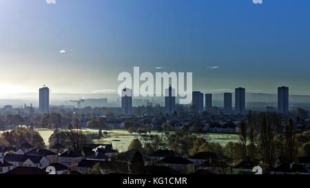 Glasgow, Scotland, UK. 2nd Nov, 2017. UK Weather Sunny frosty crisp weather and the greens of knightswood golf course are turned white. Credit: gerard ferry/Alamy Live News Stock Photo
