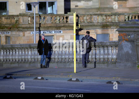 Glasgow, Scotland, UK 2nd November. UK Weather Sunny day in Glasgow and the locals take to the streets. Credit: gerard ferry/Alamy Live News Stock Photo