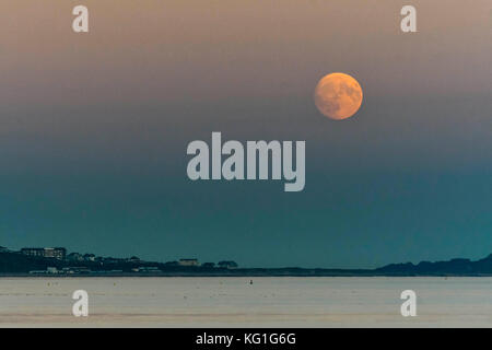 Bournemouth, Dorset, UK. 2nd November 2017.  UK Weather.   The Moon rising above the horizon near Hengistbury Head viewed from Bournemouth Pier in Dorset at sunset on a clear calm evening.  Photo Credit: Graham Hunt/Alamy Live News Stock Photo