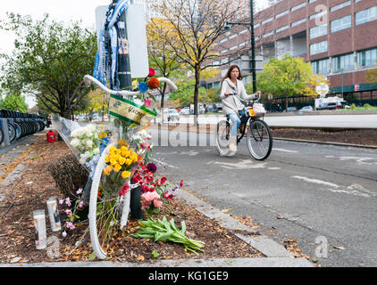 New York, USA. 02nd Nov, 2017. A 'ghost bike' and flowers at the intersection of Chambers and West Streets adorn a memorial for the victims of the Halloween terrorist attack which killed eight, seen on Thursday, November 2, 2017. Sayfullo Saipov, allegedly inspired by Isis, killed 8 and injured 11 as he drove a rented truck down a bike path in the New York neighborhood of Tribeca. ( © Richard B. Levine) Credit: Richard Levine/Alamy Live News Stock Photo