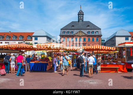 Hanau, Hessen, Germany : Neustädter Rathaus - Markt - Gebrüder Grimm ...