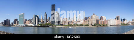 Panoramic skyline of Manhattan including UN, Empire State Building and Matchstick Building from Roosevelt Island, New York, United States of America Stock Photo
