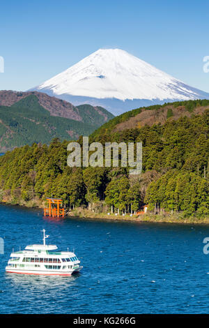 Lake Ashinoko with Mount Fuji behind, Fuji-Hakone-Izu National Park, Hakone, Shizuoka, Honshu, Japan, Asia Stock Photo