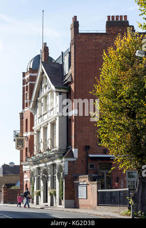 17th century The White Hart Pub, The Terrace, Riverside Barnes, London Borough of Richmond upon Thames, Greater London, England, United Kingdom Stock Photo