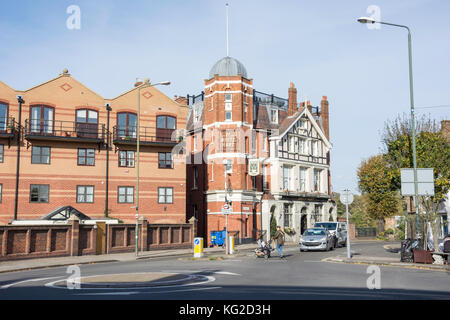 17th century The White Hart Pub, The Terrace, Riverside Barnes, London Borough of Richmond upon Thames, Greater London, England, United Kingdom Stock Photo