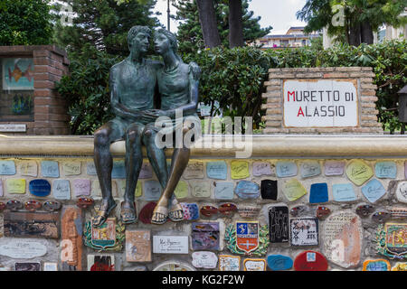 Alassio (SV), ITALY - August 22, 2017: 'Muretto di Alassio', the famous Little Wall in Alassio with the bronze statue of the lovers. Stock Photo