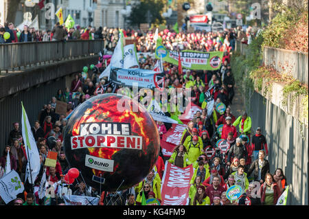 Bonn, Germany. 4th Nov, 2017. The demonstrators seen walking along the street. According to organizers, 25,000 people from around the world demonstrate for climate justice and 100 percent renewable energy in harmony with nature.The 23th United Nations Climate Change Conference, Cop 23, will take place from 06 to 17 November 2017 in Bonn. Credit: Markus Heine/SOPA/ZUMA Wire/Alamy Live News Stock Photo