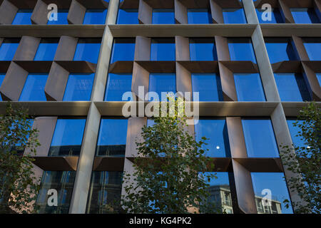 Exterior of the new Bloomberg London Building, seen from the Queen Victoria Street side, on 30th October 2017, in the City of London, England. Stock Photo