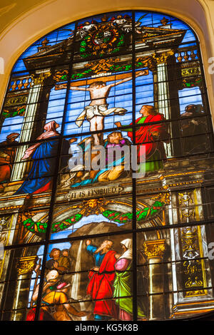 England, Oxfordshire, Oxford, Oxford University, Trinity College, The Chapel, Stained Glass Window depicting the Crucifixion of Christ Stock Photo