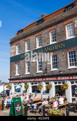 England, Hampshire, Portsmouth, Bath Square, The Spice Island Inn Pub Stock Photo